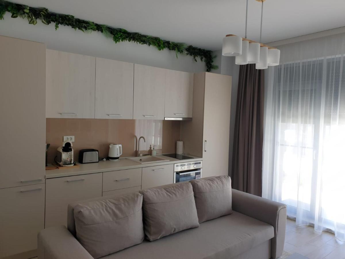 Lotus Studios Mamaia Εξωτερικό φωτογραφία